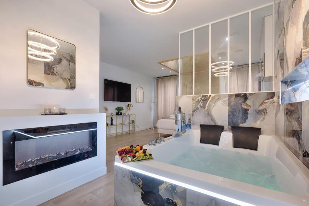 Welcome To Dubai / Jacuzzi Ivry-sur-Seine Exteriör bild
